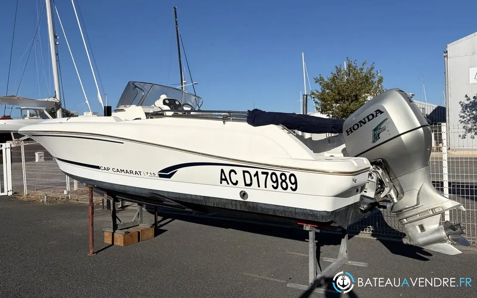 slider 1 Jeanneau Cap Camarat 715