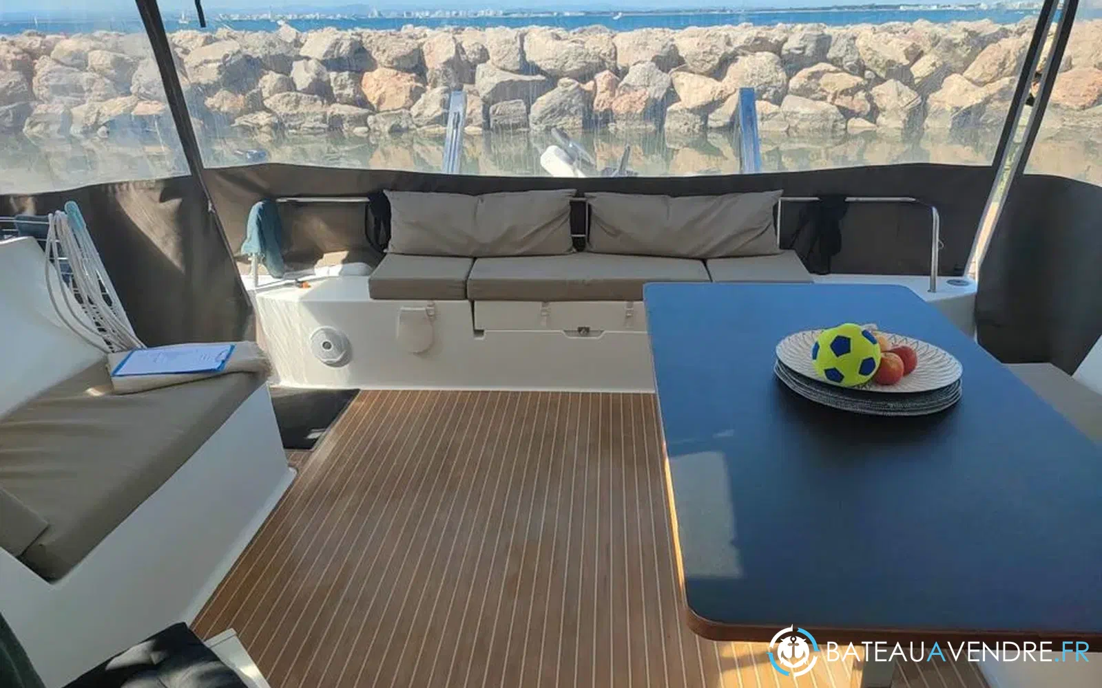slider 13 Fountaine Pajot Lucia 40