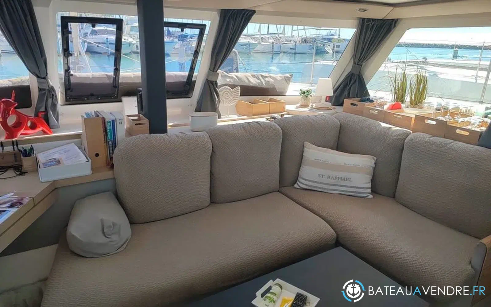 slider 14 Fountaine Pajot Lucia 40