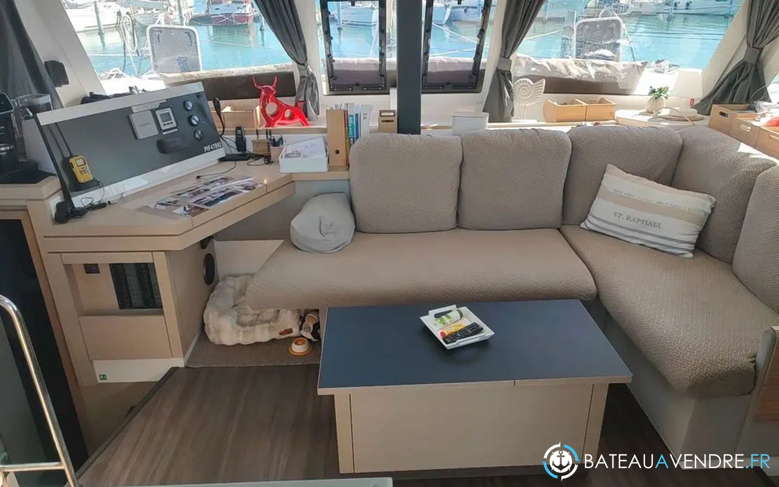 slider 15 Fountaine Pajot Lucia 40