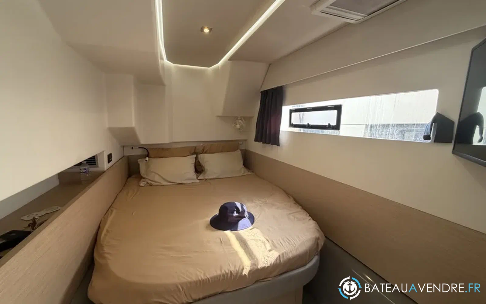 slider 12 Fountaine Pajot My 37