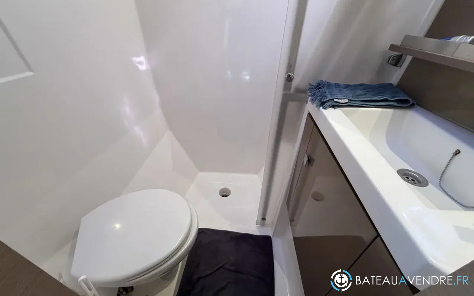 slider 14 Fountaine Pajot My 37