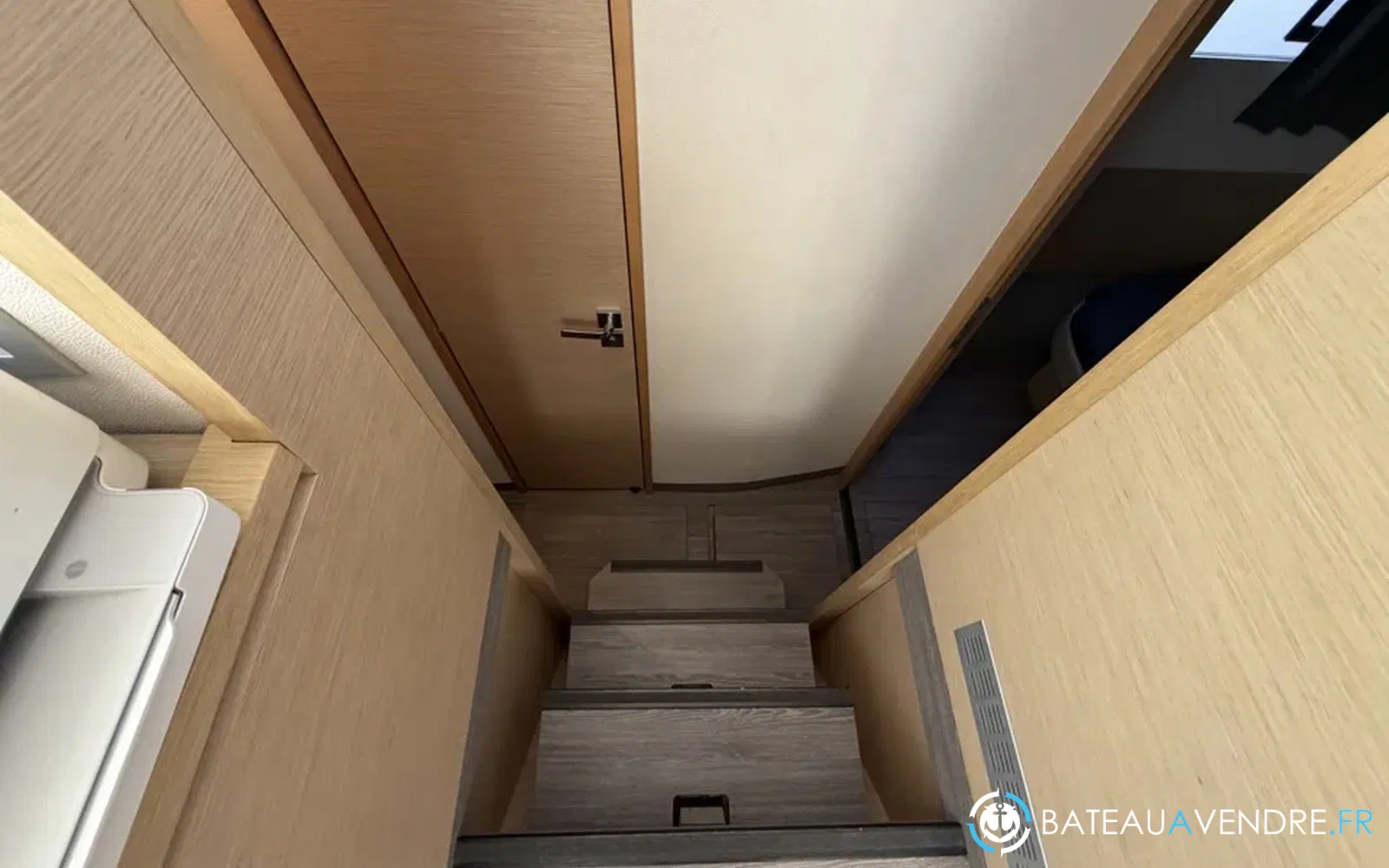 slider 15 Fountaine Pajot My 37
