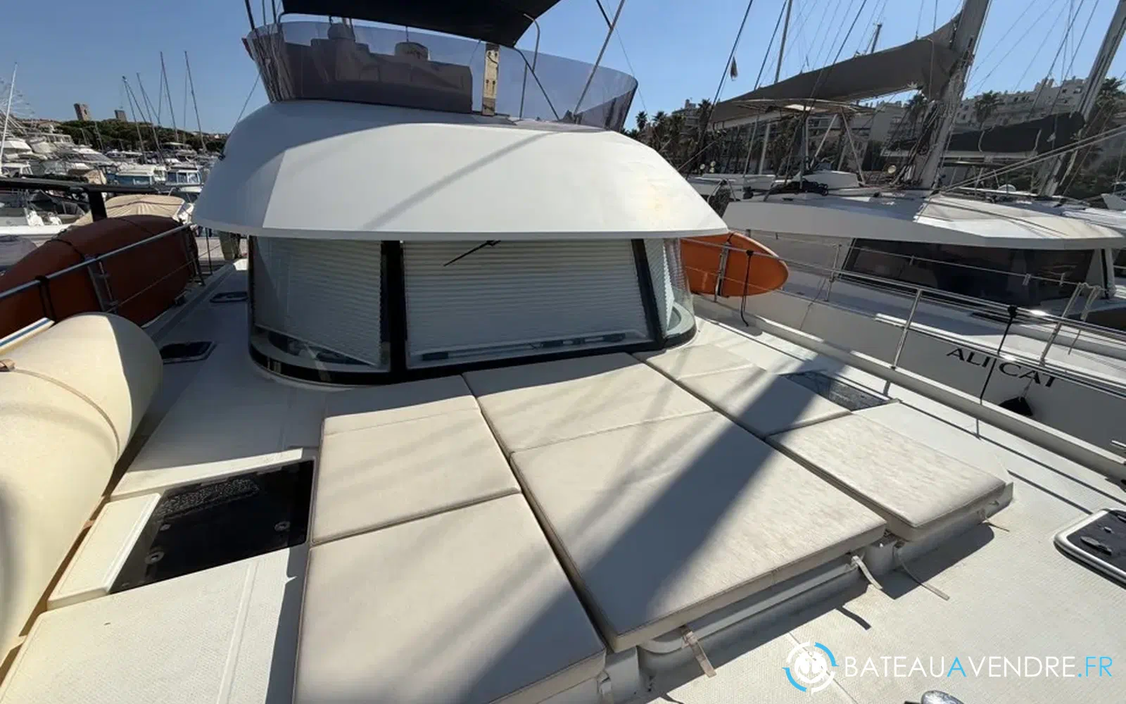 slider 23 Fountaine Pajot My 37