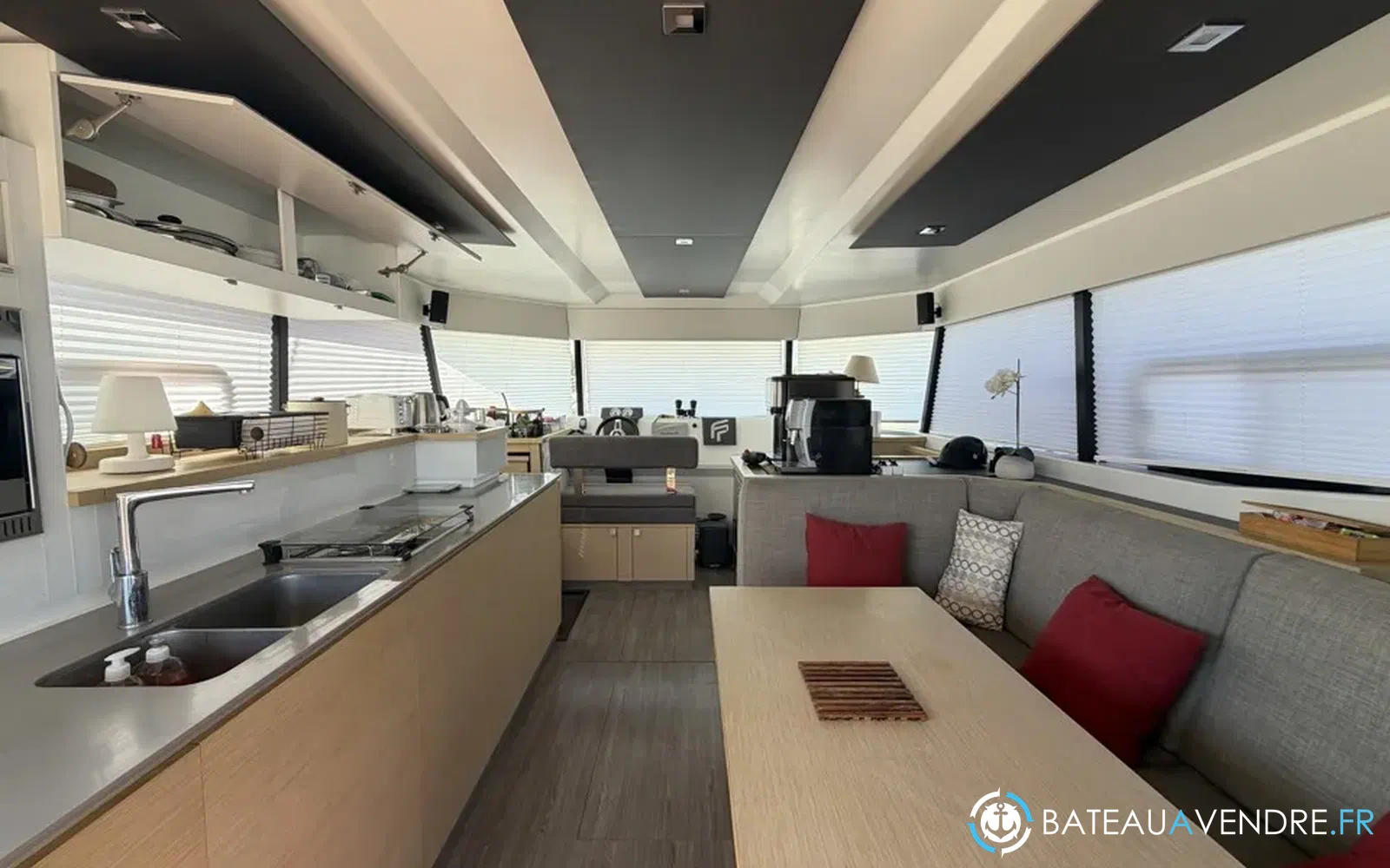 slider 8 Fountaine Pajot My 37