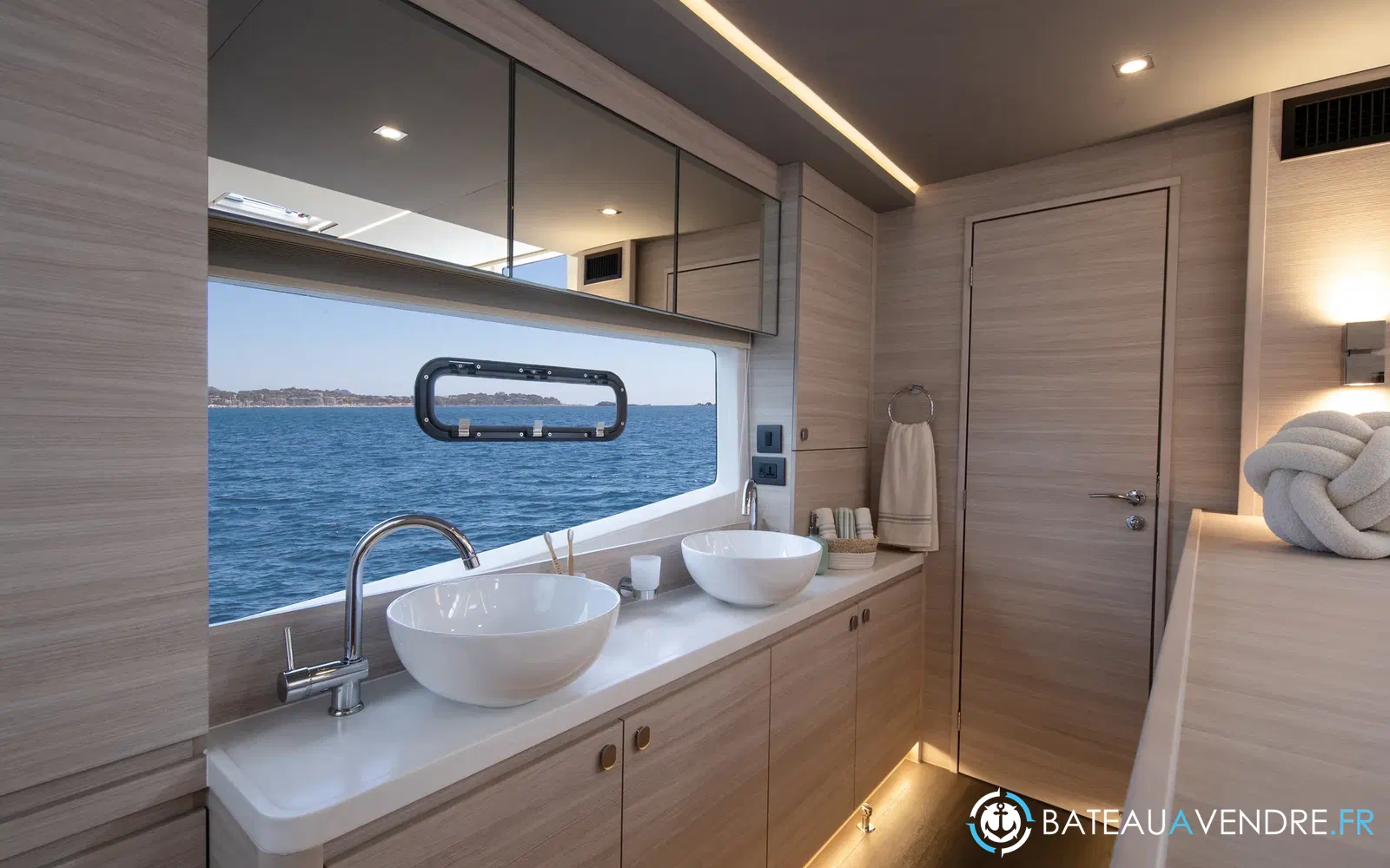 slider 11 Aquila 46 YACHT