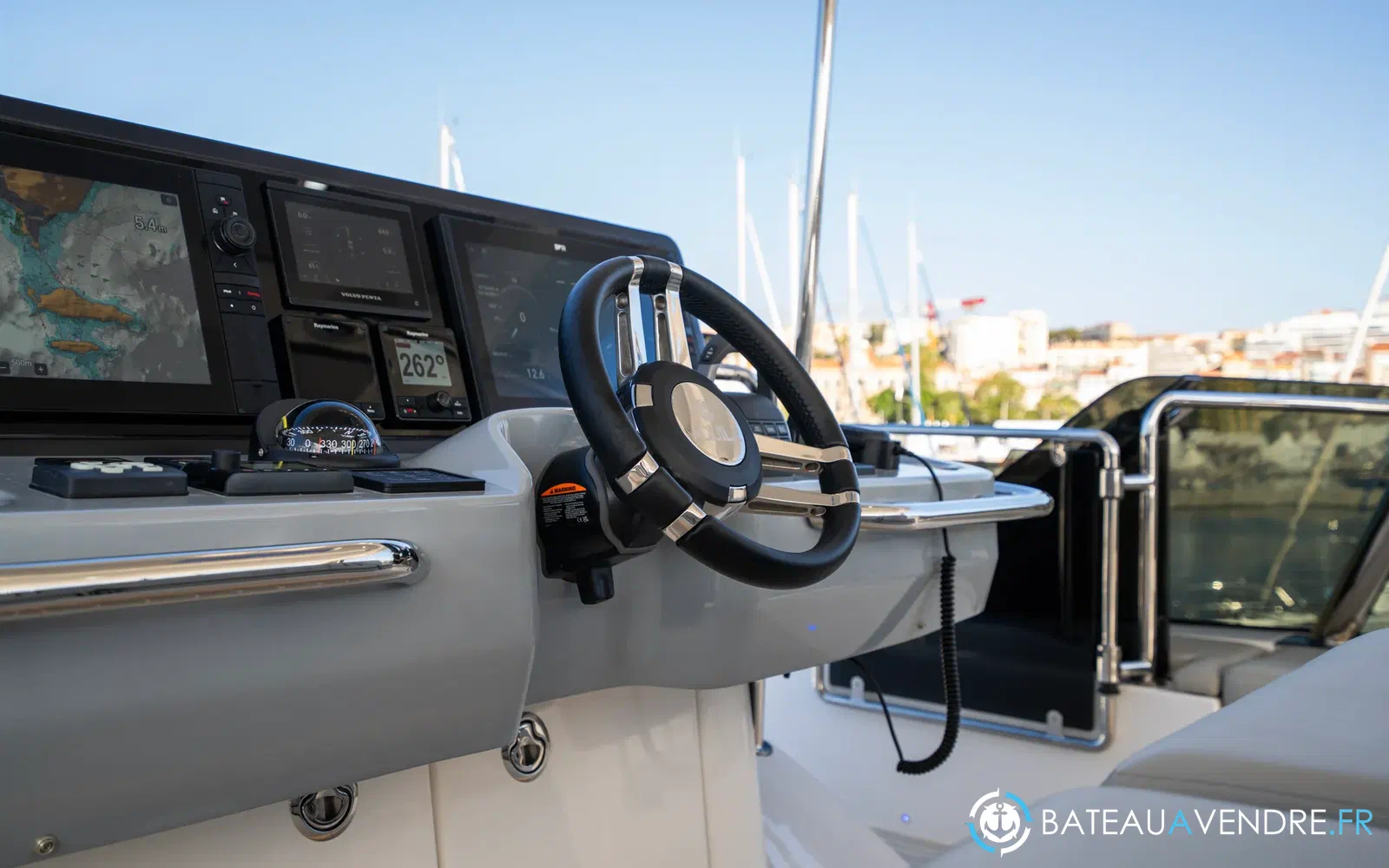 slider 15 Aquila 46 YACHT