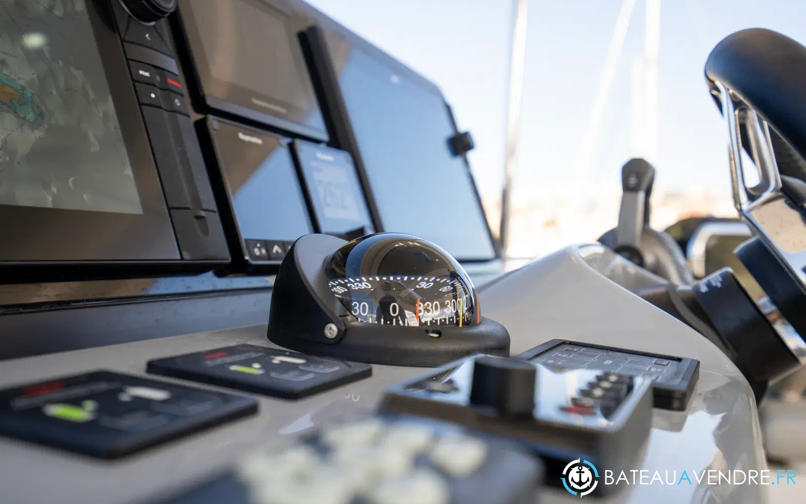 slider 16 Aquila 46 YACHT