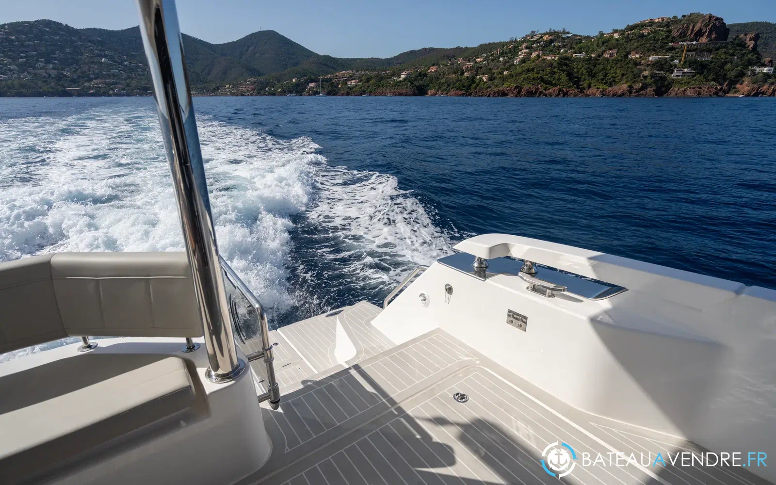 slider 10 Aquila 46 YACHT