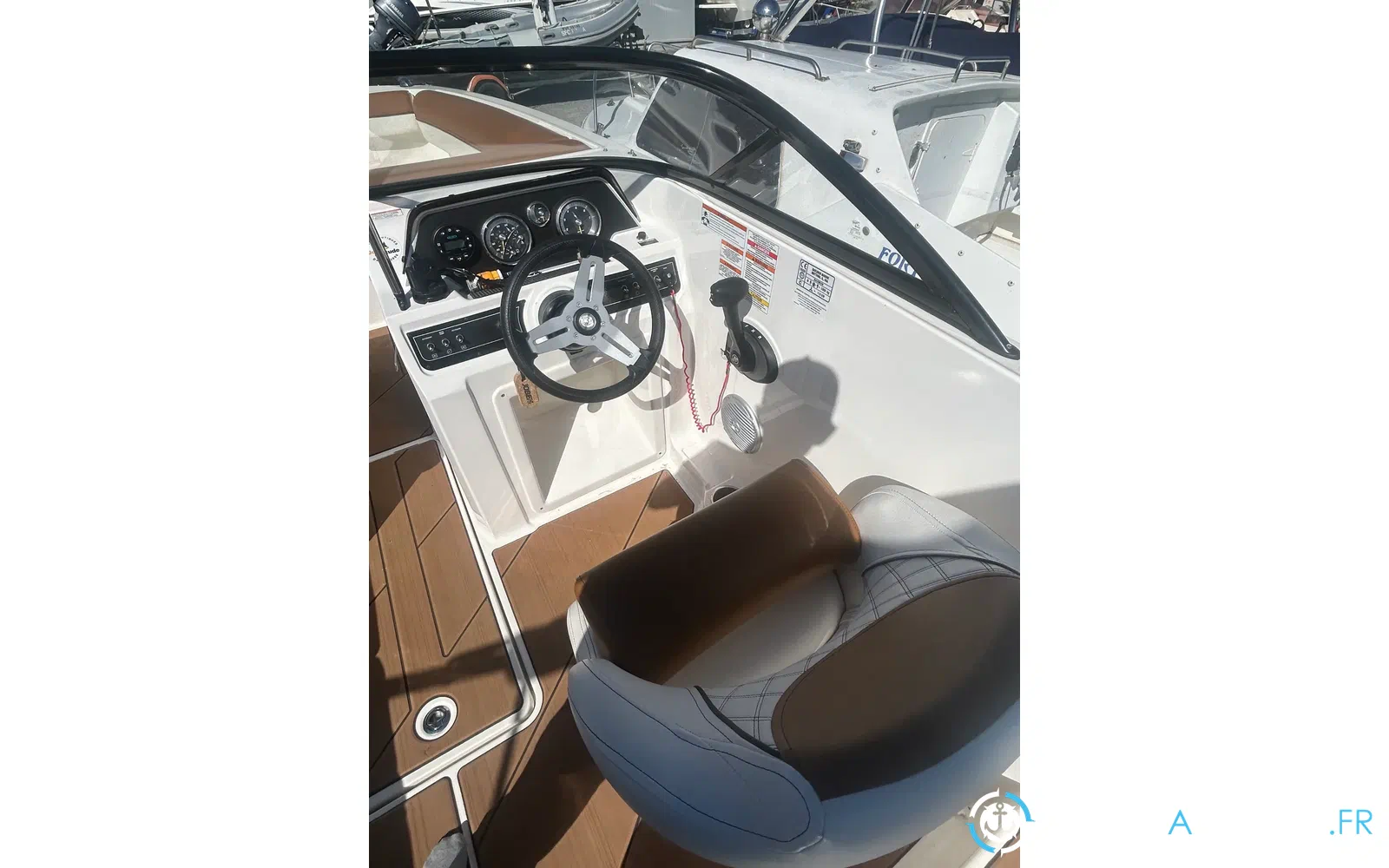 slider 10 Bayliner DX 2000