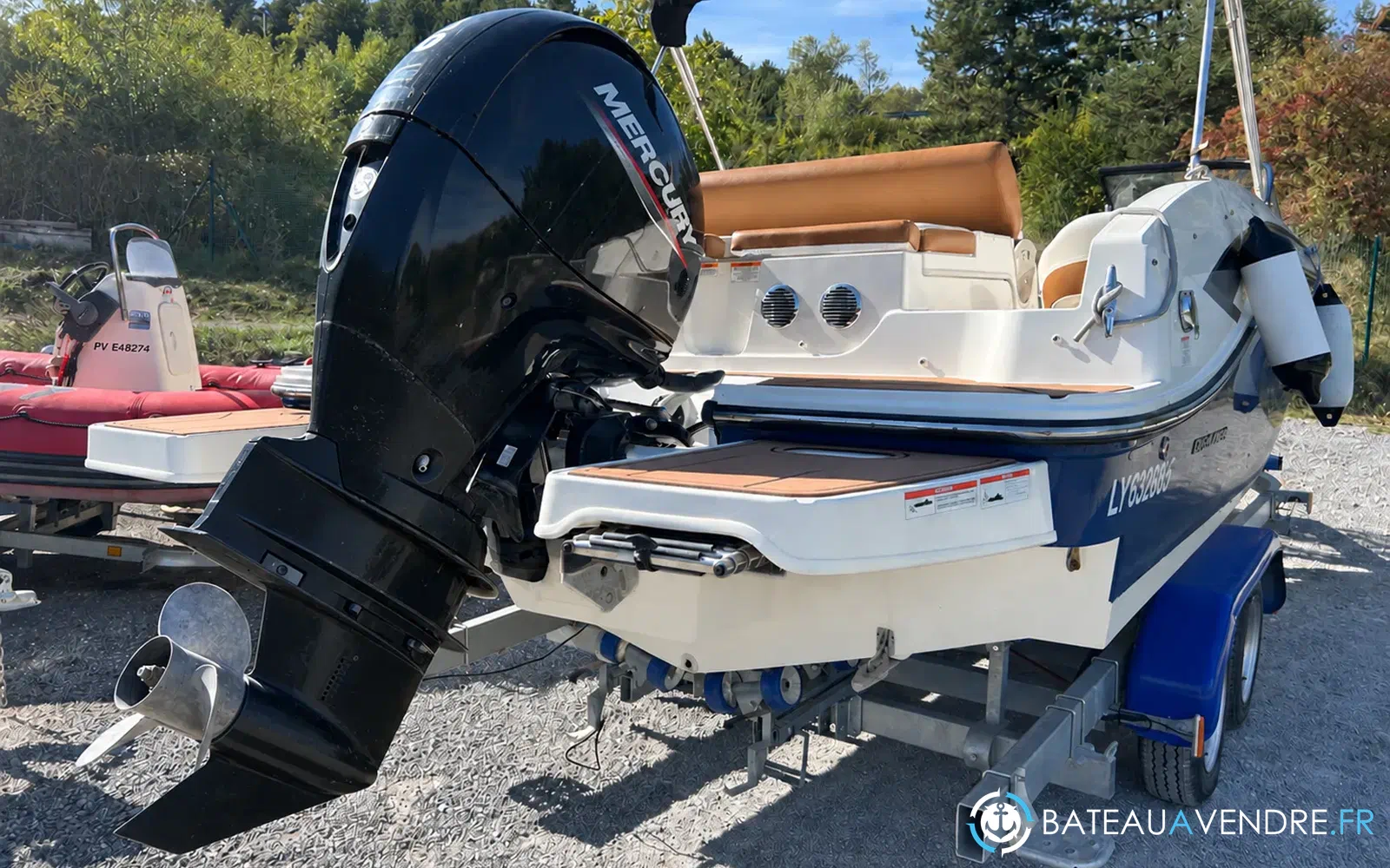 slider 3 Bayliner DX 2000