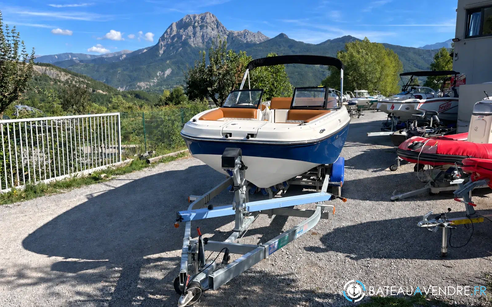 slider 1 Bayliner DX 2000