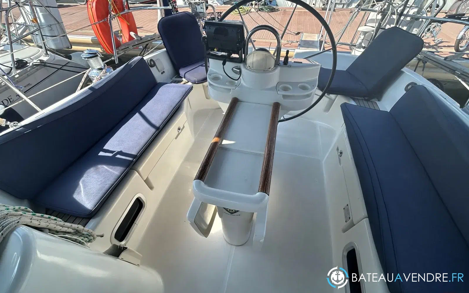 slider 1 Beneteau Oceanis 411 Celebration