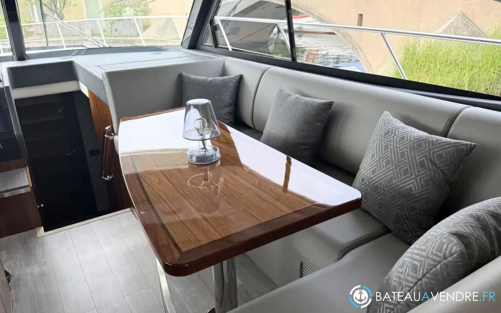 slider 4 Riviera 4800 SPORT YACHT SÉRIE II ÉDITION PLATINE