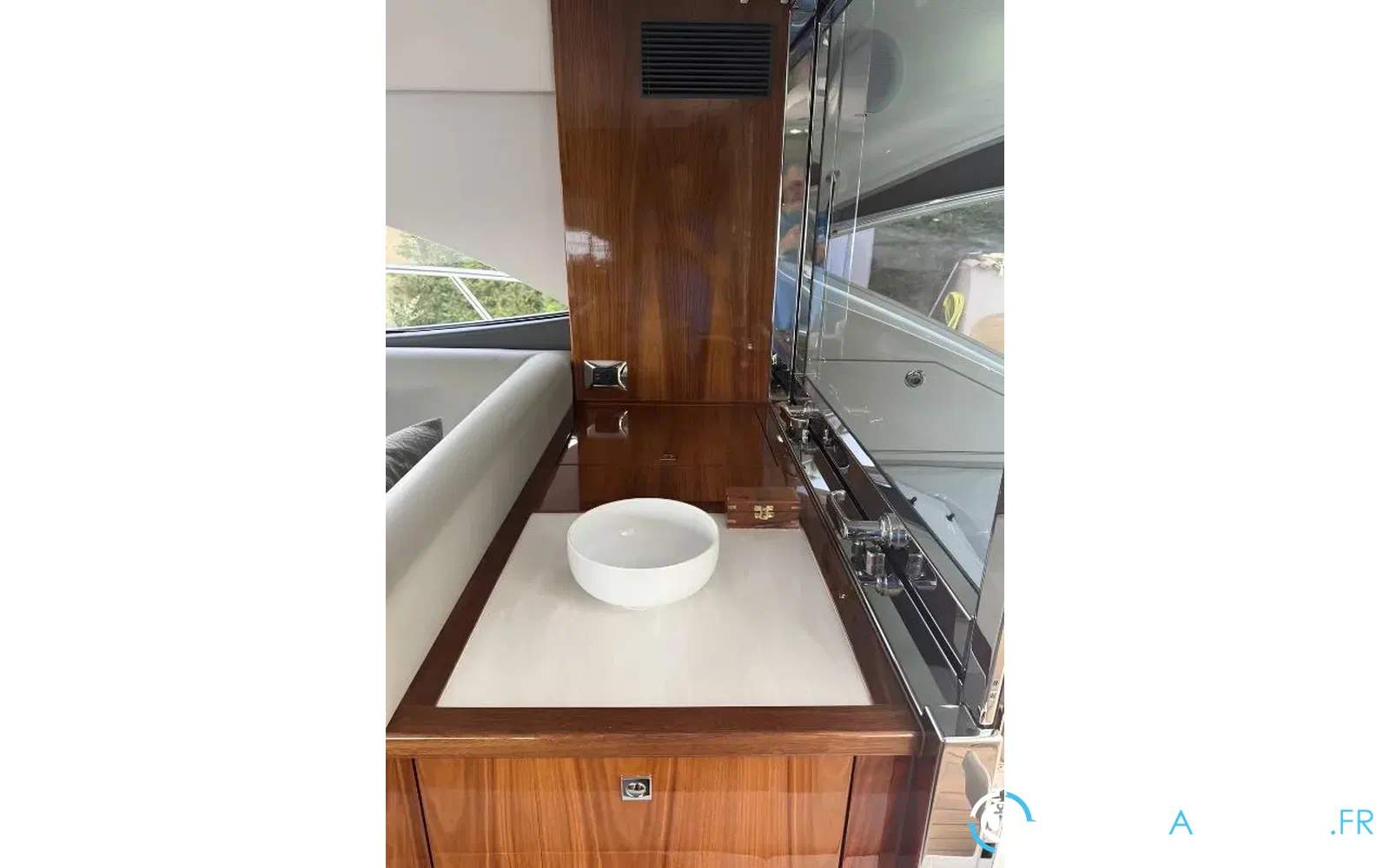 slider 8 Riviera 4800 SPORT YACHT SÉRIE II ÉDITION PLATINE