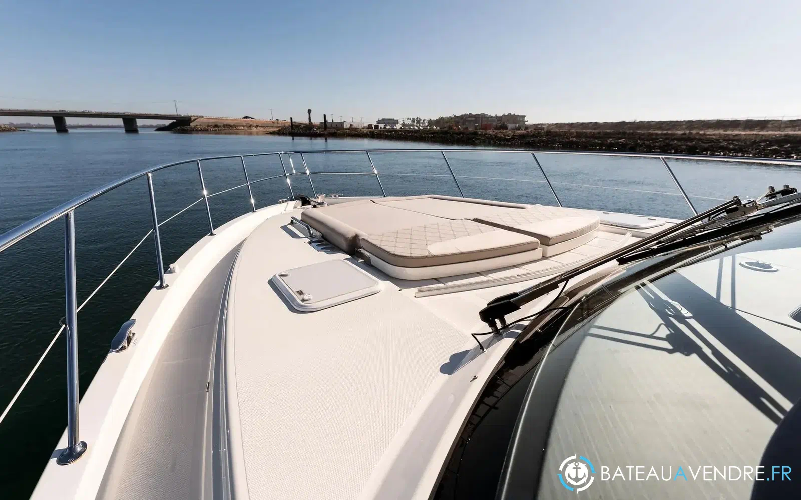 slider 1 Riviera 4800 SPORT YACHT SÉRIE II ÉDITION PLATINE