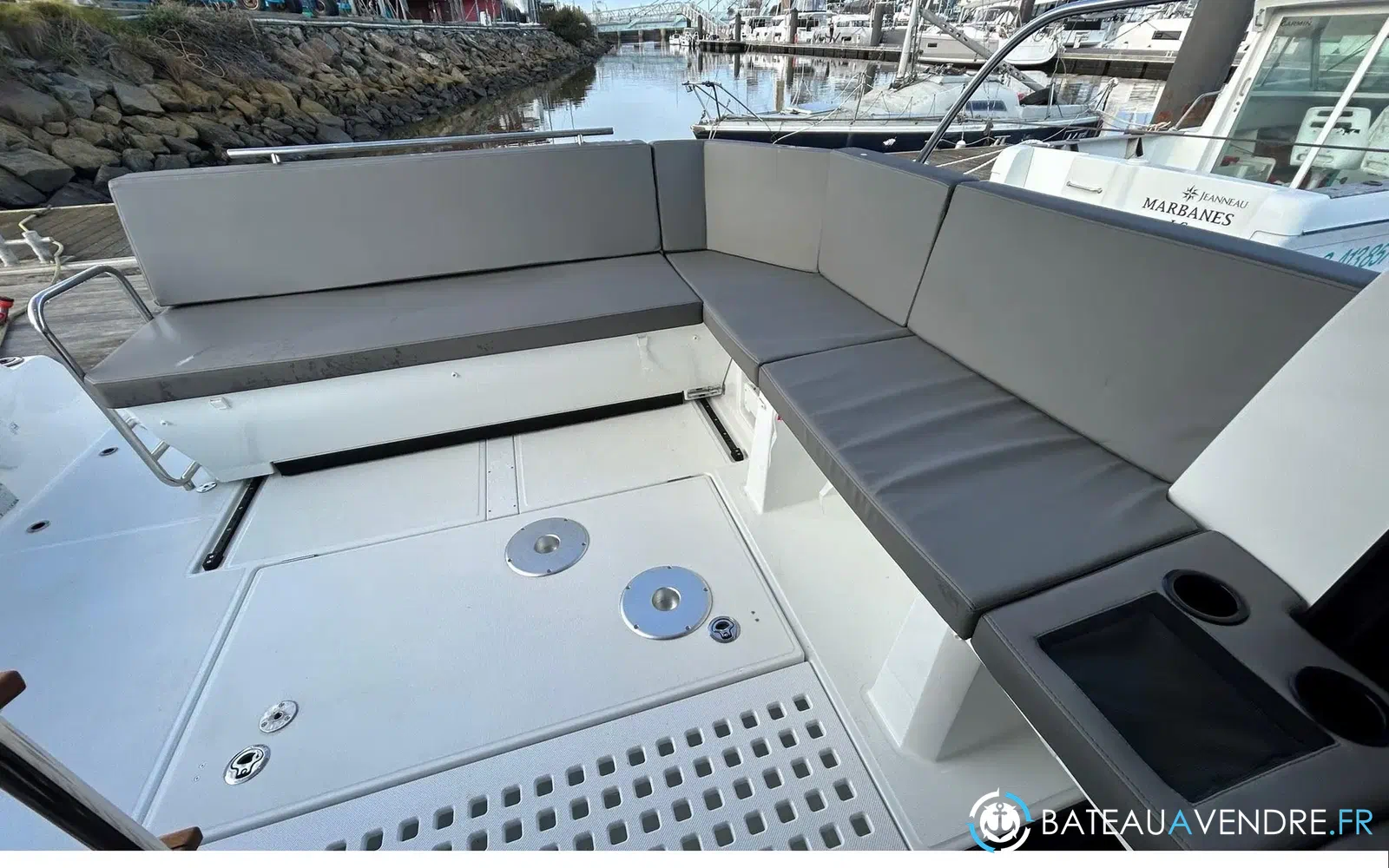 slider 9 Beneteau Antares 11