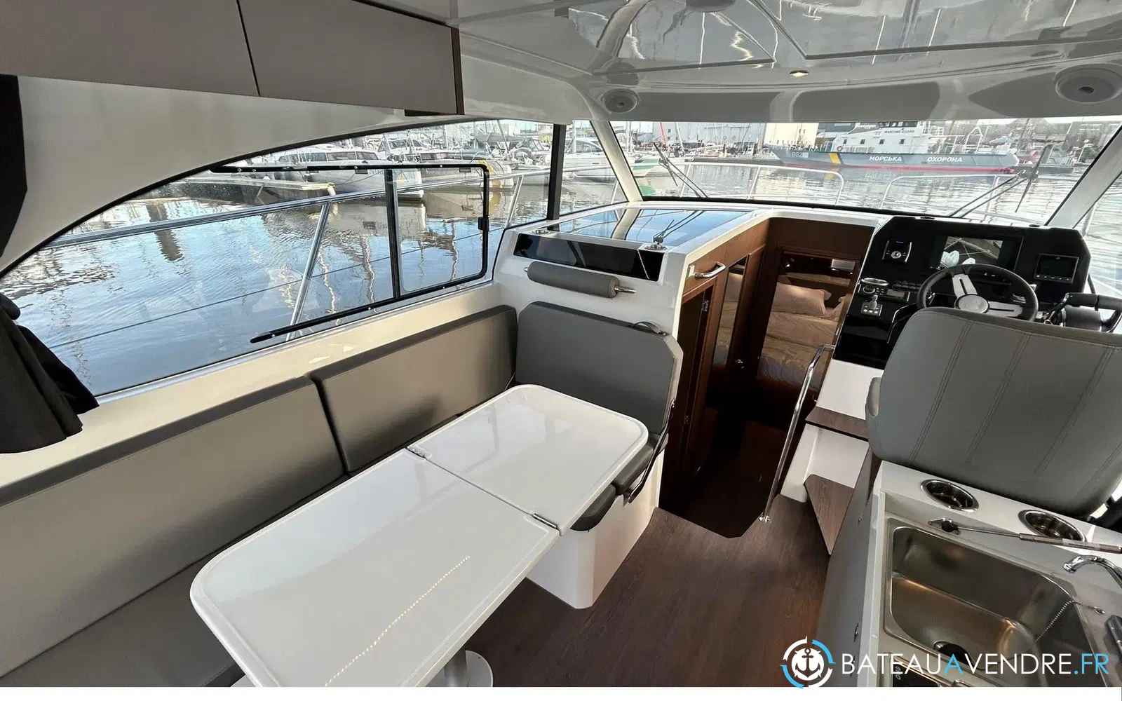 slider 10 Beneteau Antares 11