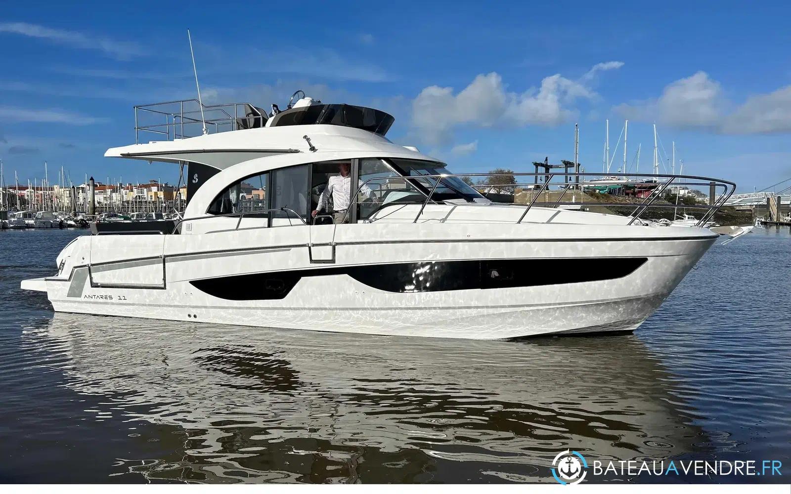 slider 1 Beneteau Antares 11