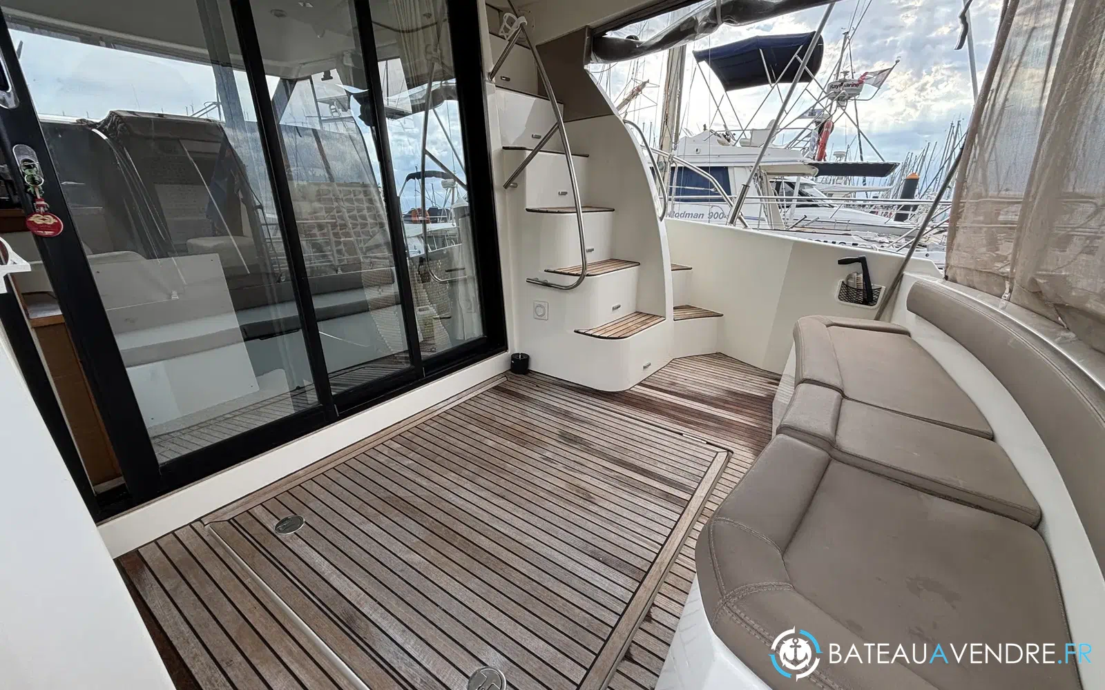 slider 8 Prestige Yachts 400
