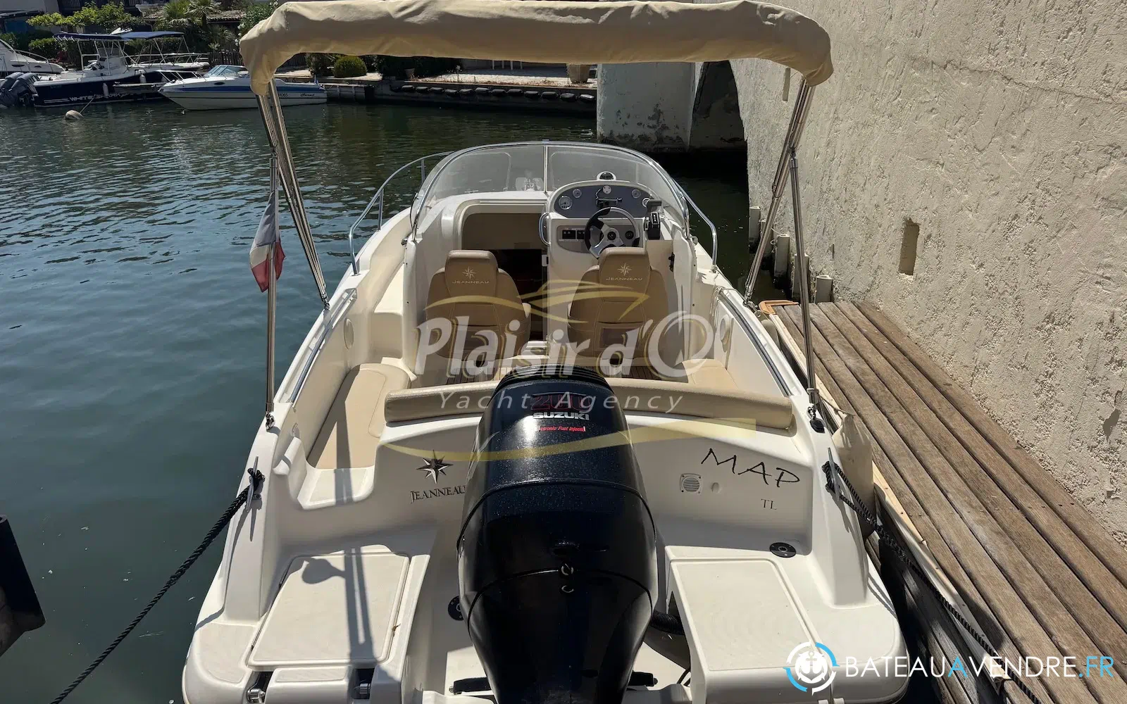 slider 0 Jeanneau Cap Camarat 715 WA