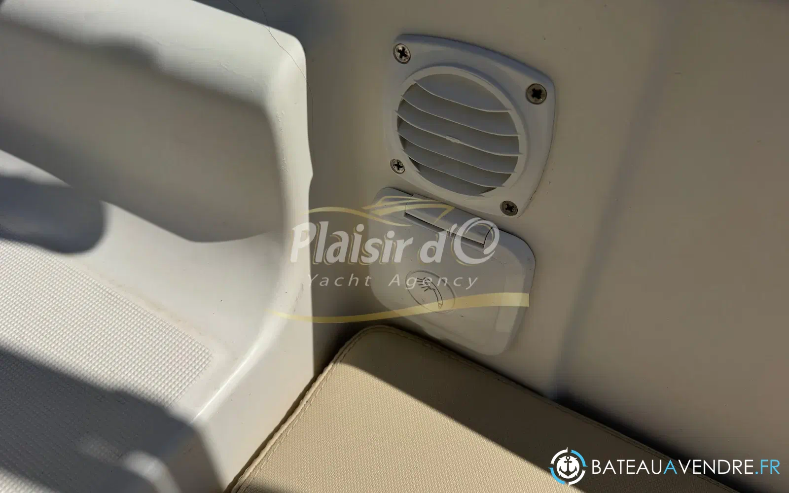 slider 11 Jeanneau Cap Camarat 715 WA