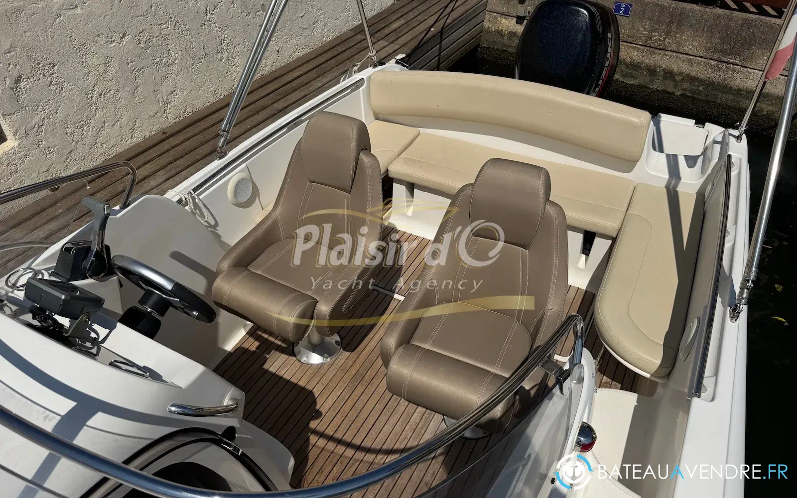 slider 6 Jeanneau Cap Camarat 715 WA