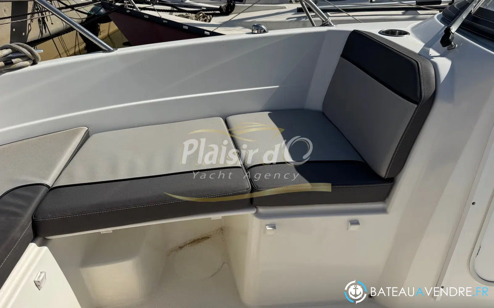 slider 11 Jeanneau Cap Camarat 6.5 BR Serie 2