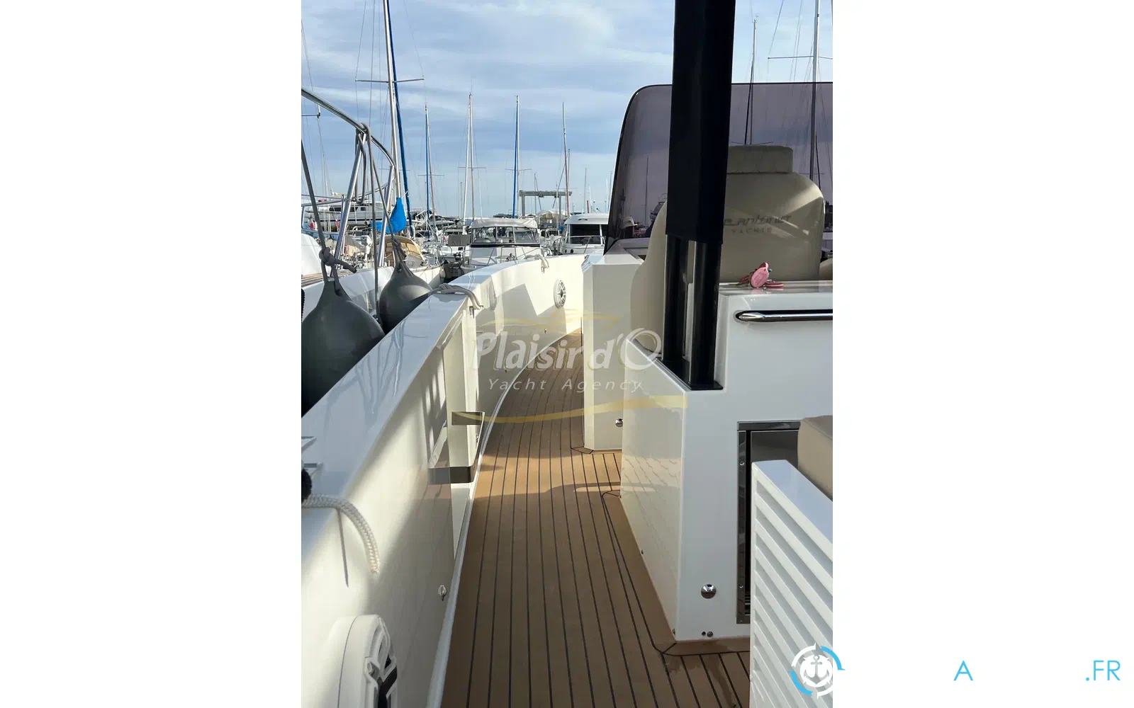 slider 19 De Antonio Yachts D42