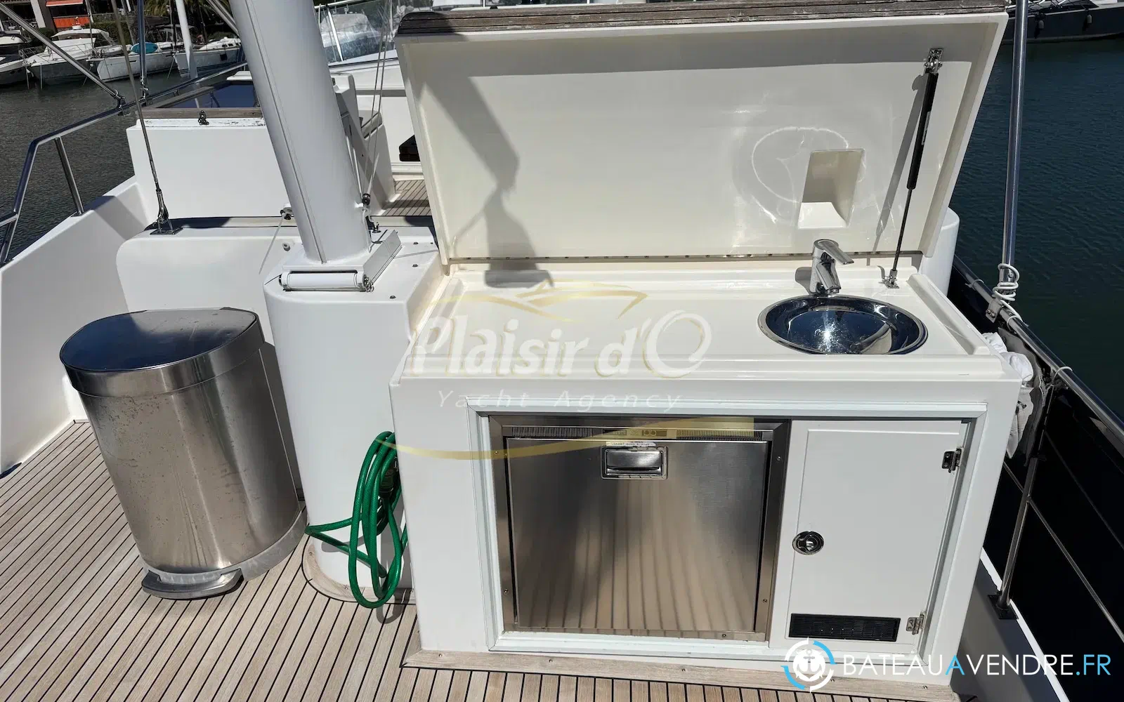 slider 15 Grand Banks 52 Europa