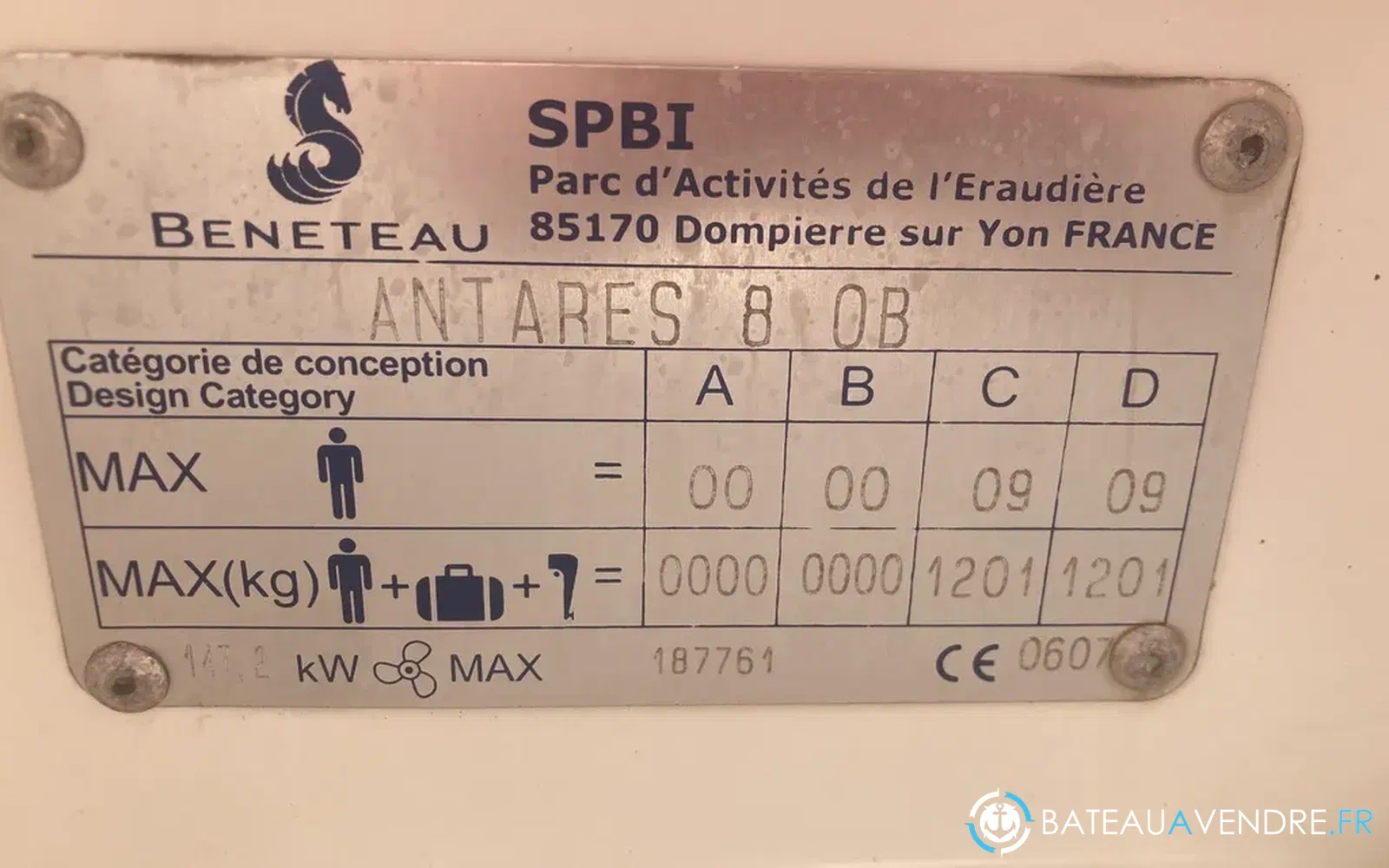 slider 35 Beneteau Antares 8 OB