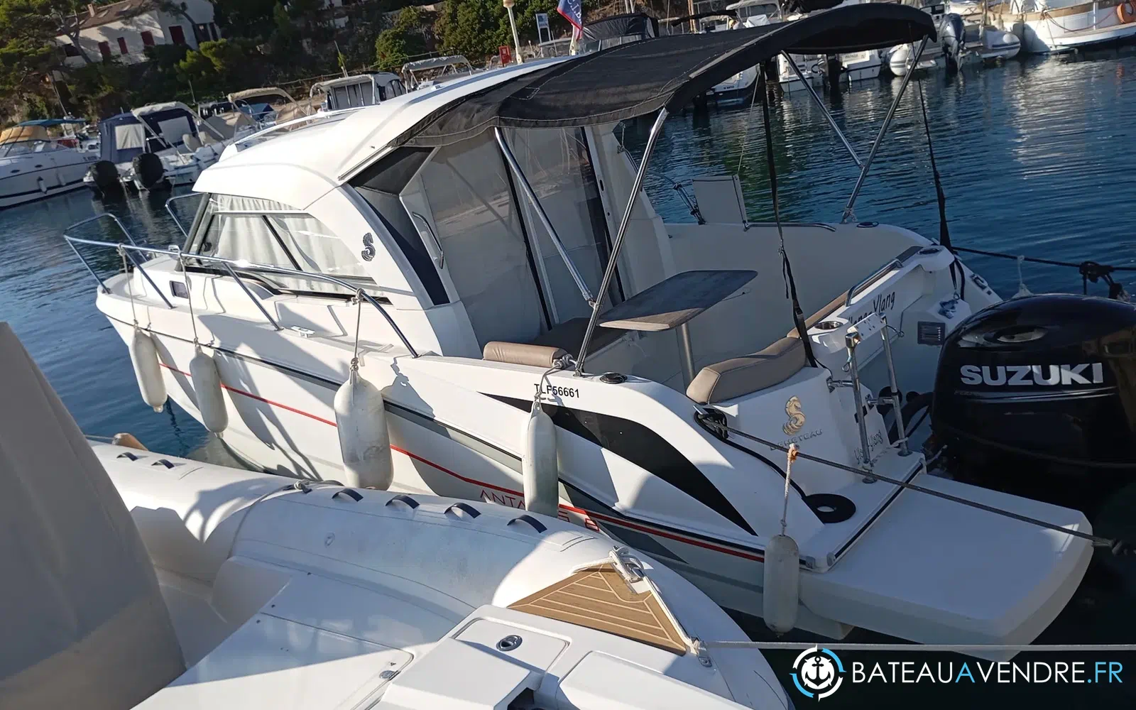 slider 1 Beneteau Antares 8 OB
