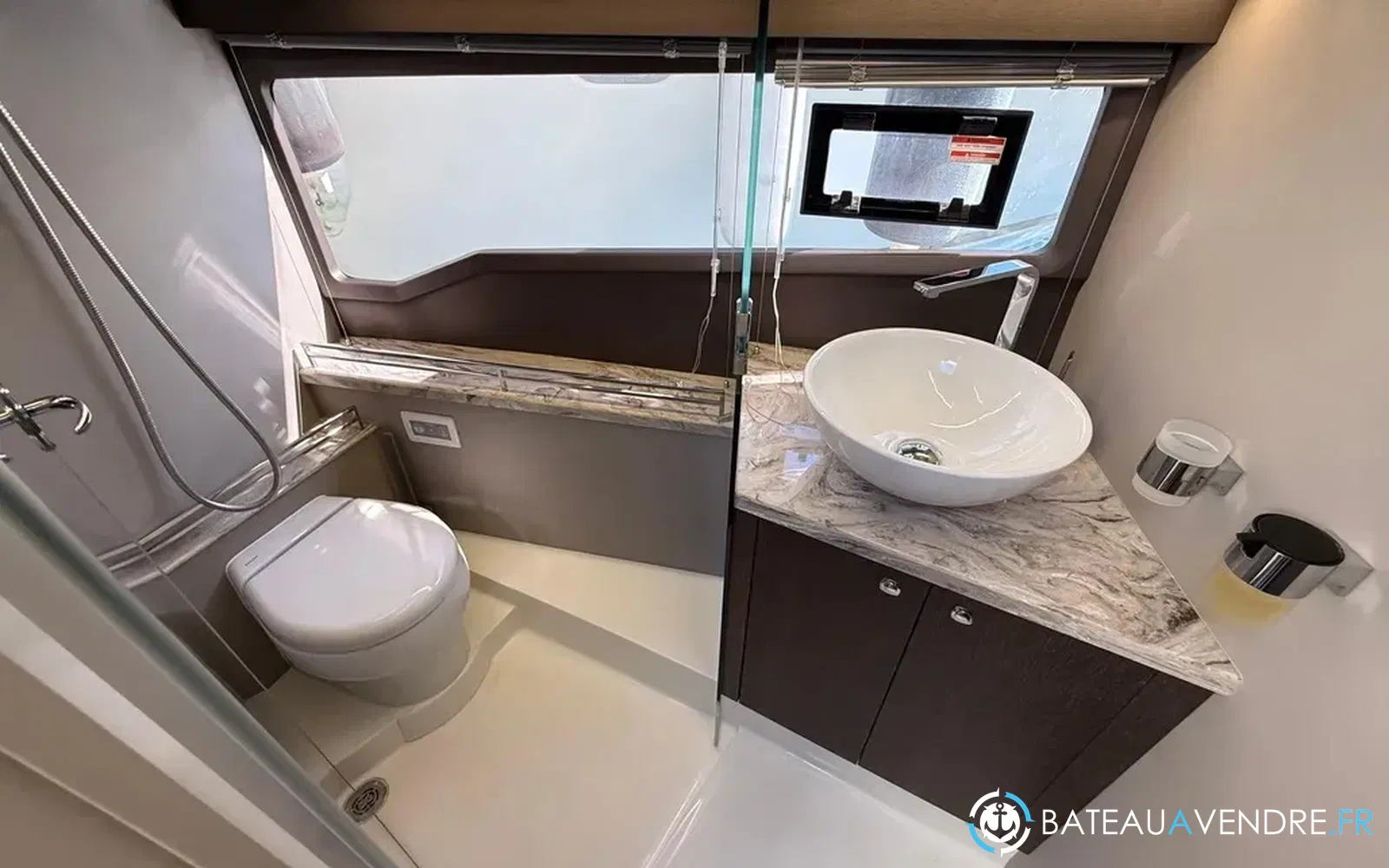 slider 9 Galeon 400 Fly