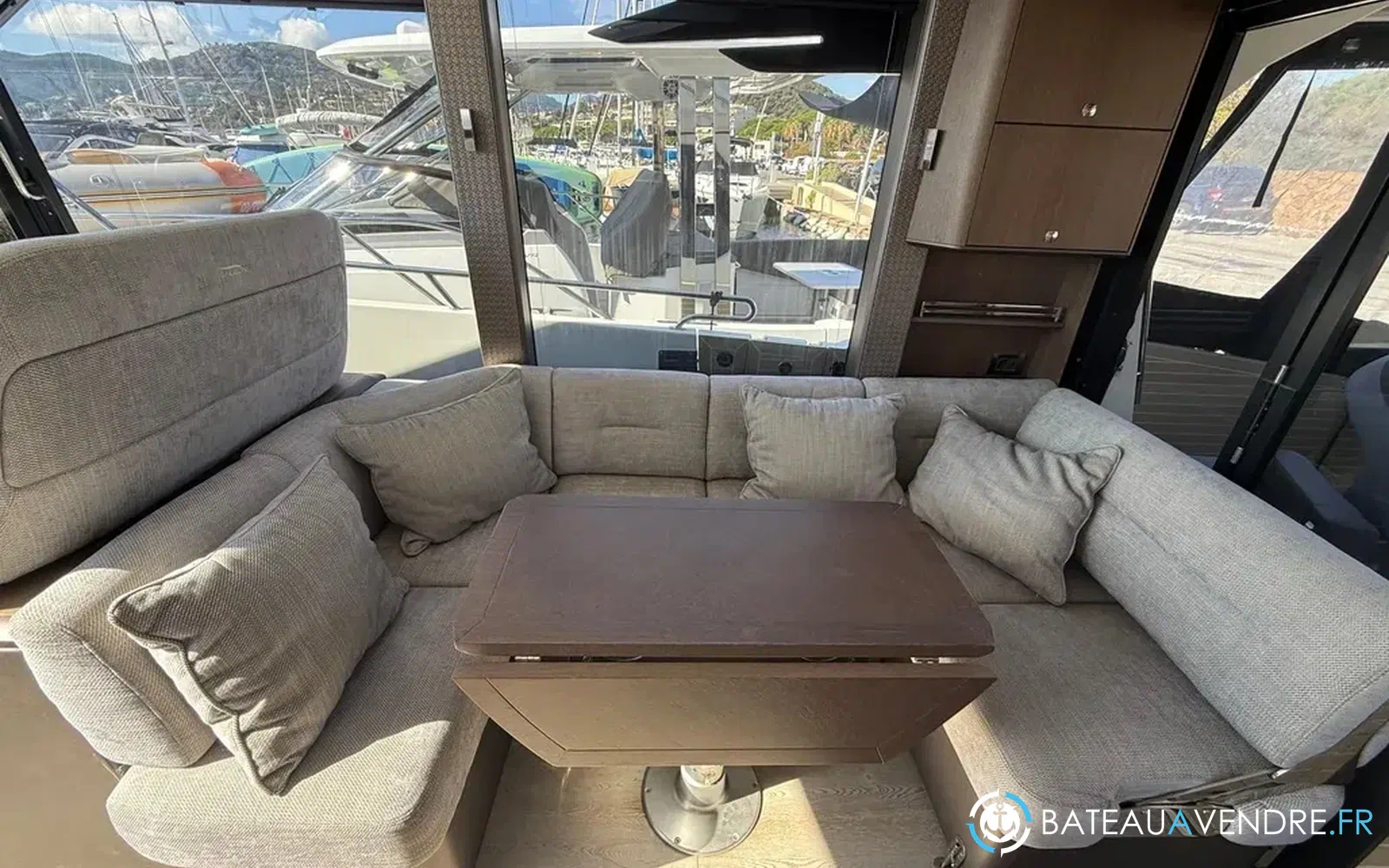 slider 15 Galeon 400 Fly