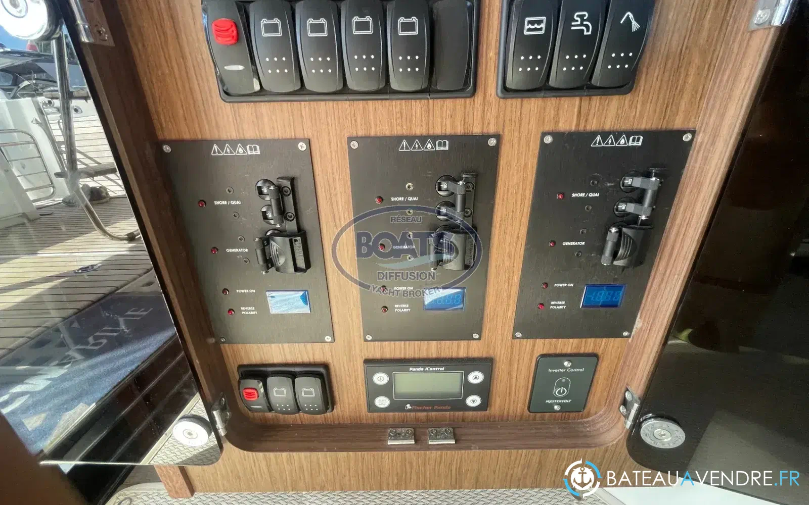 slider 14 Beneteau Antares 12
