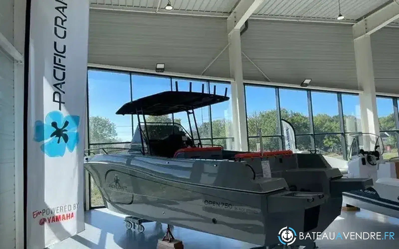 slider 0 Pacific Craft 750 Open