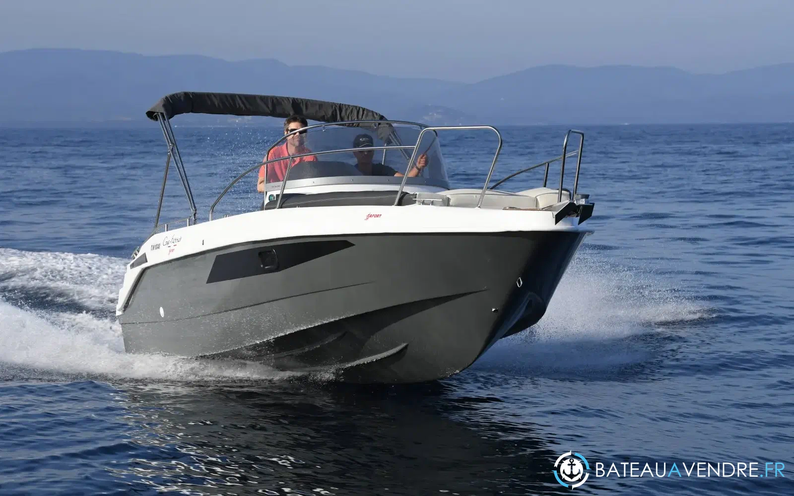 slider 1 B2 Marine Cap Ferret 702