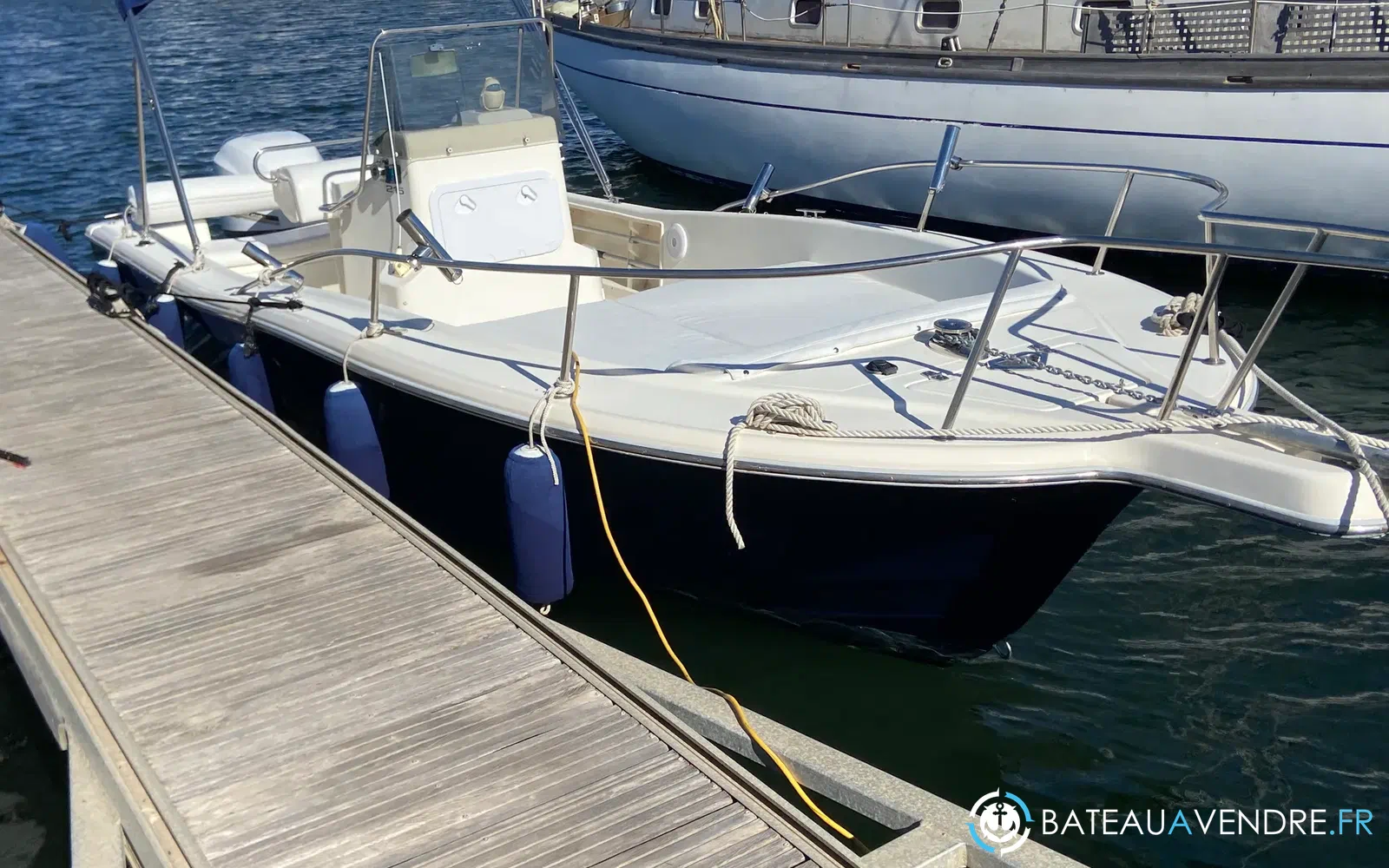 slider 2 Kelt White Shark 215