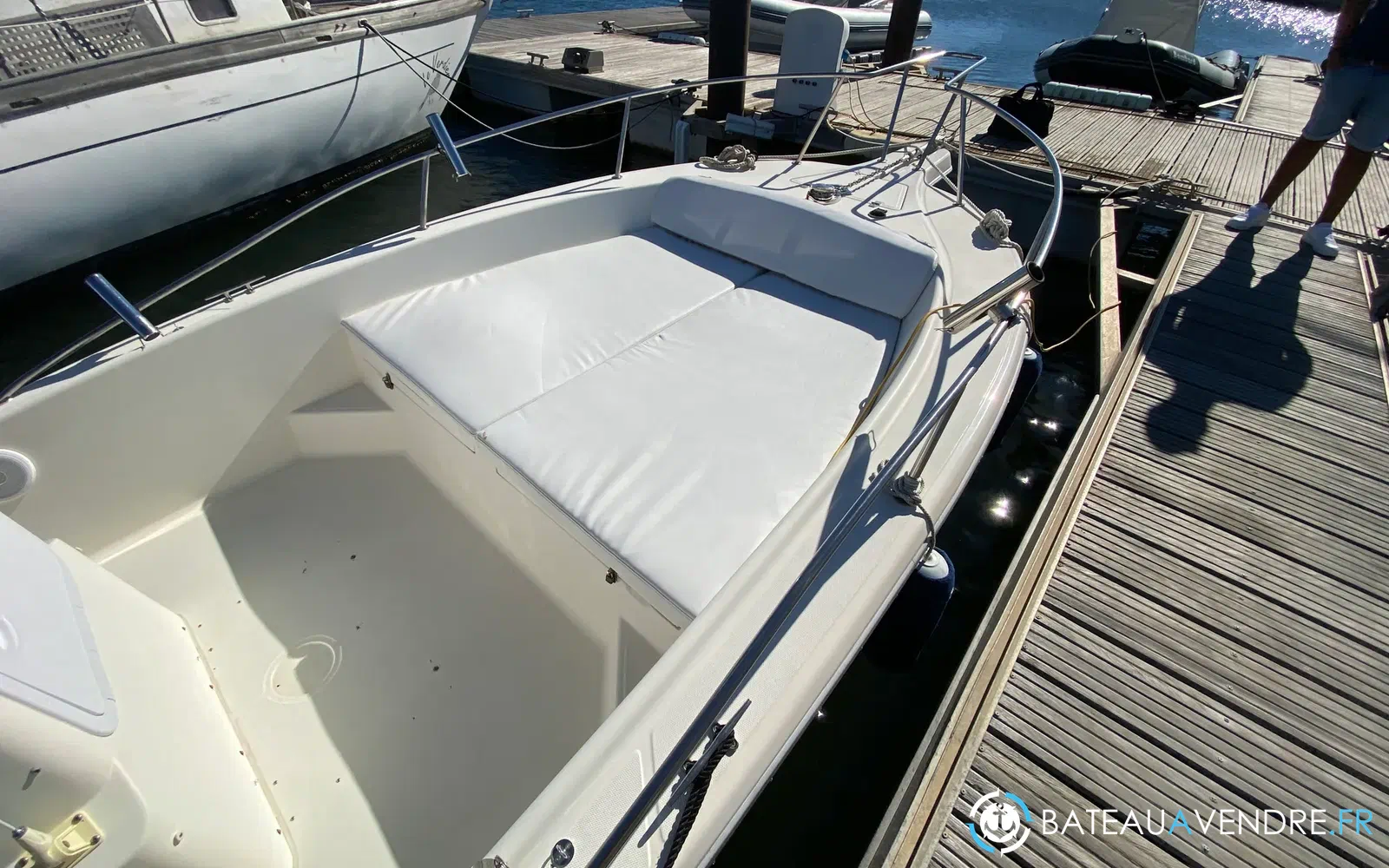 slider 5 Kelt White Shark 215