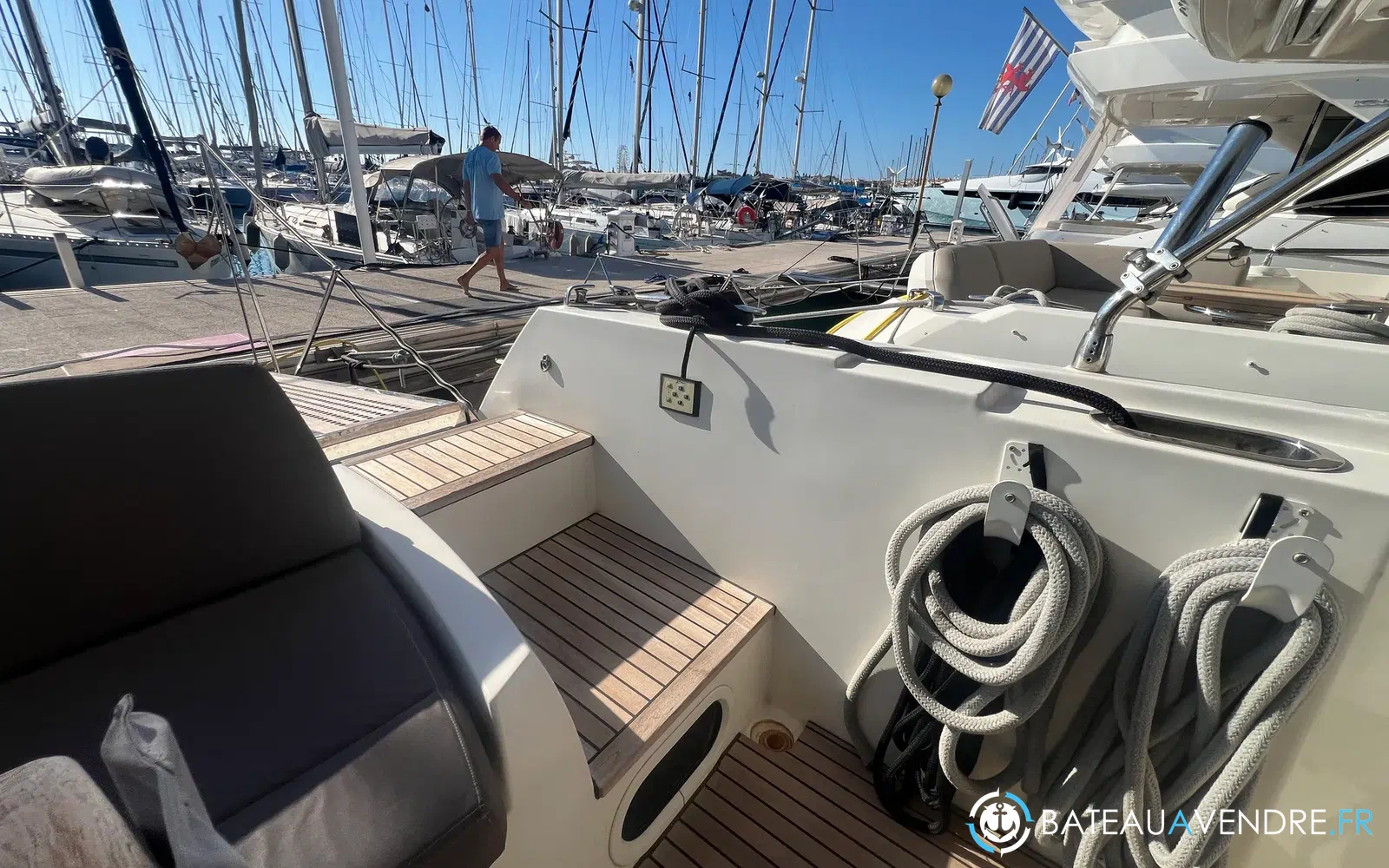 slider 9 Prestige Yachts 560 Fly