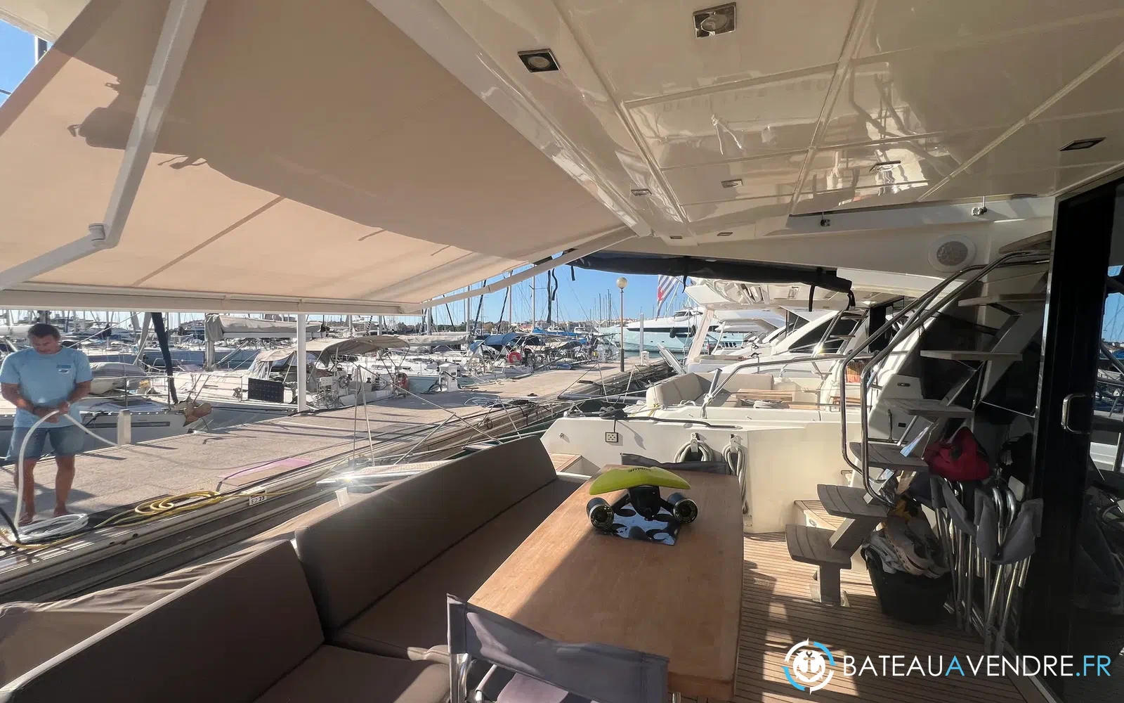 slider 13 Prestige Yachts 560 Fly