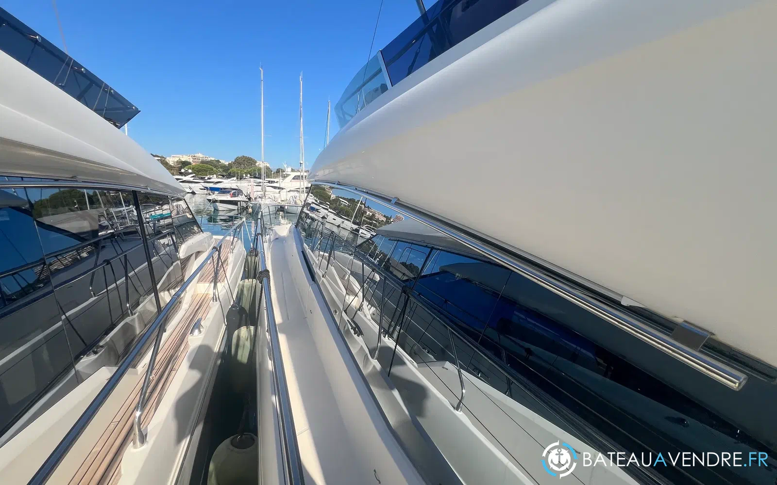 slider 16 Prestige Yachts 560 Fly