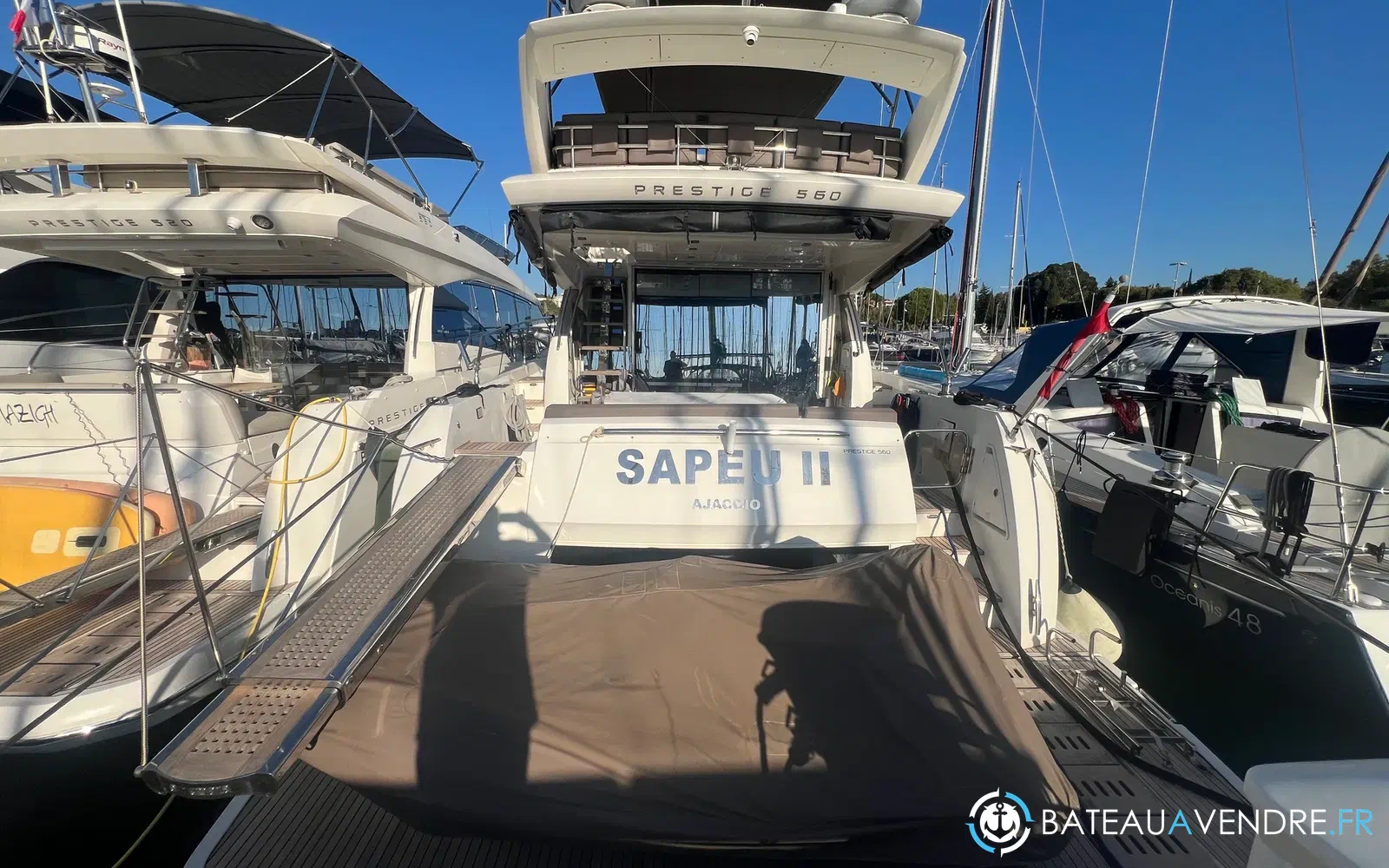 slider 0 Prestige Yachts 560 Fly