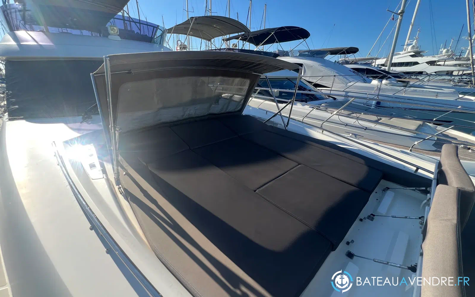 slider 23 Prestige Yachts 560 Fly