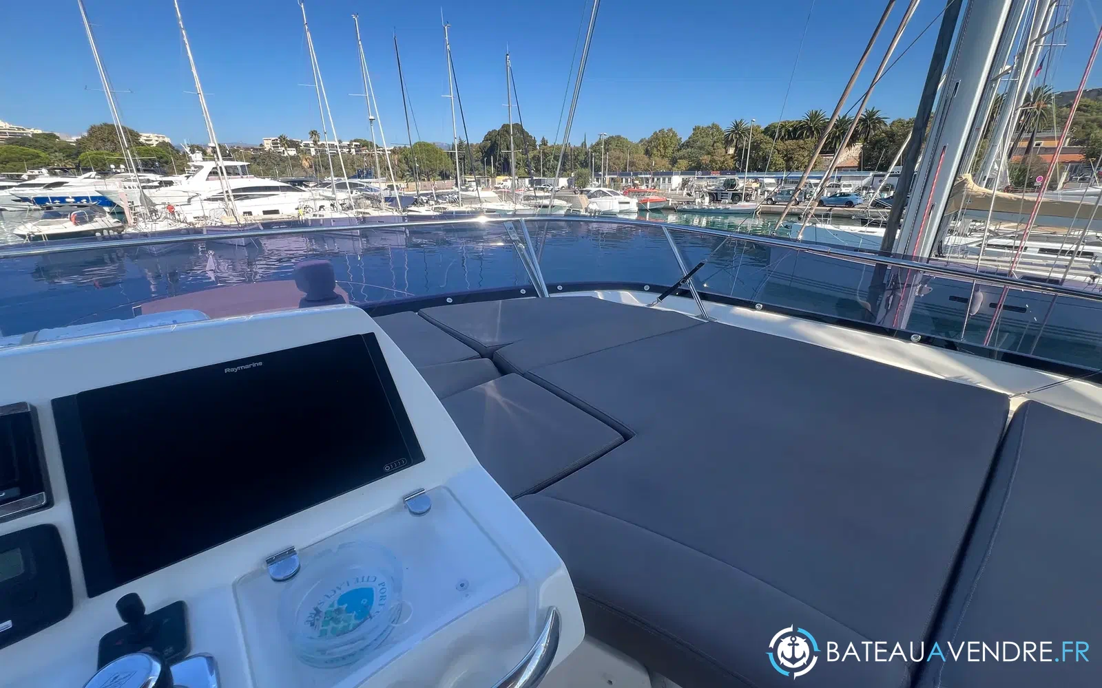 slider 31 Prestige Yachts 560 Fly