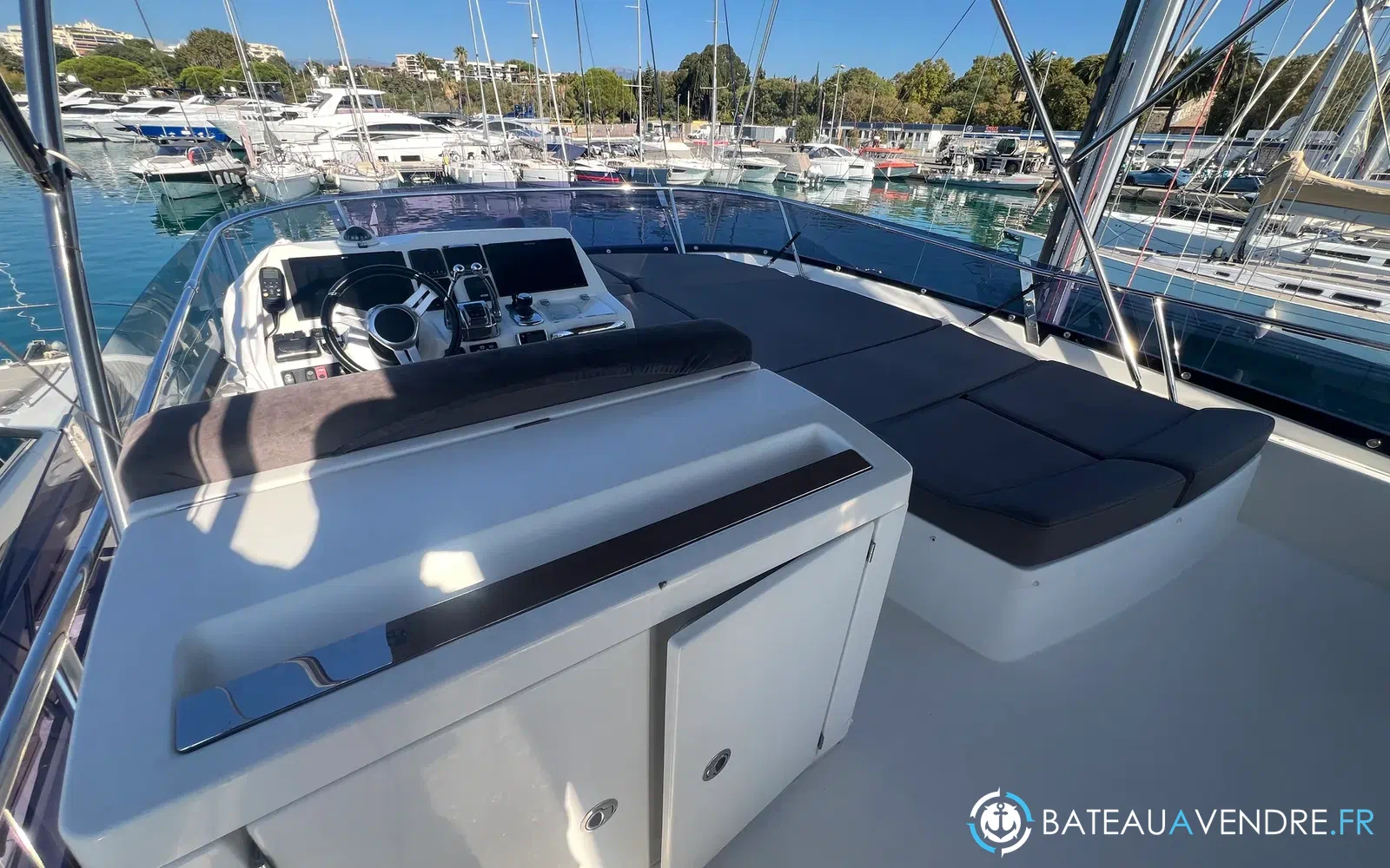 slider 34 Prestige Yachts 560 Fly