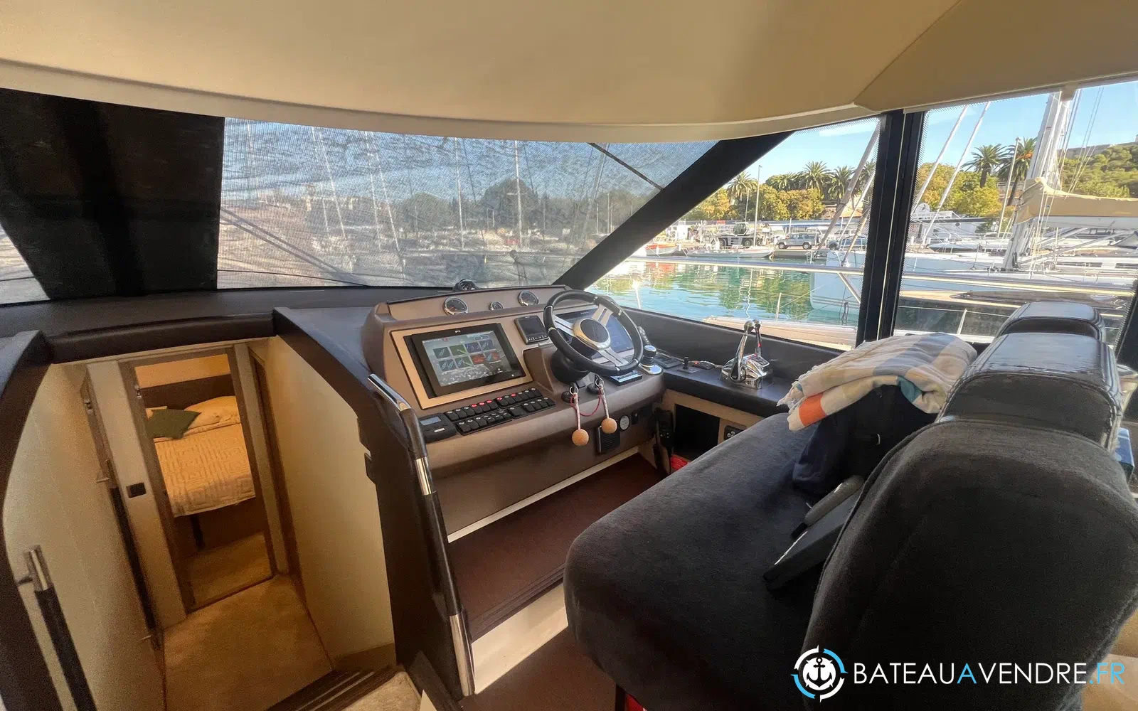 slider 64 Prestige Yachts 560 Fly