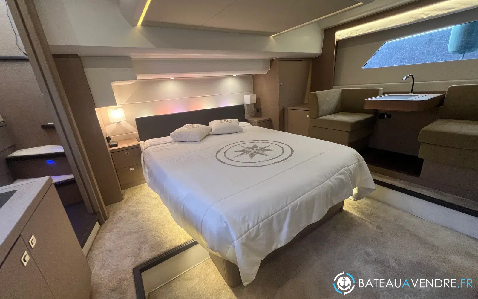 slider 76 Prestige Yachts 560 Fly