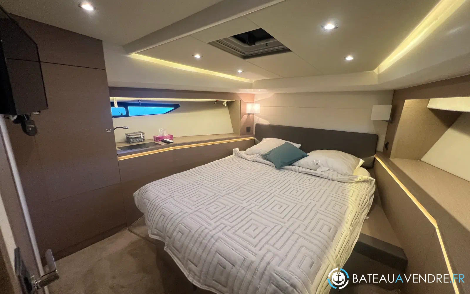 slider 93 Prestige Yachts 560 Fly