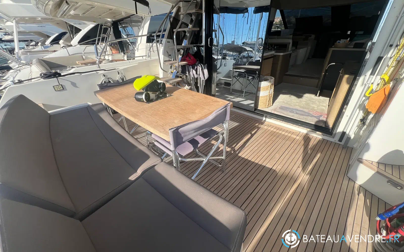 slider 8 Prestige Yachts 560 Fly